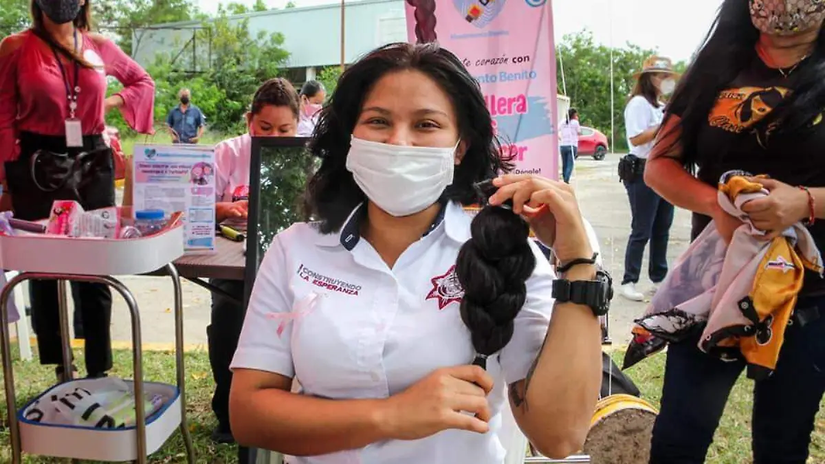 Donaron su cabello en apoyo
